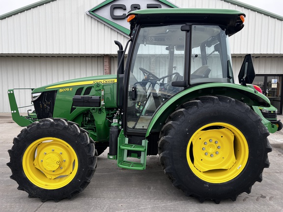 2023 John Deere 5075E Tractor