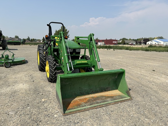 2020 John Deere 5075E Tractor