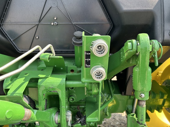 2020 John Deere 5075E Tractor