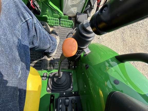 2020 John Deere 5075E Tractor