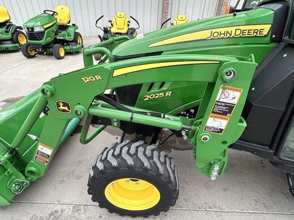 2019 John Deere 2025R Tractor Compact