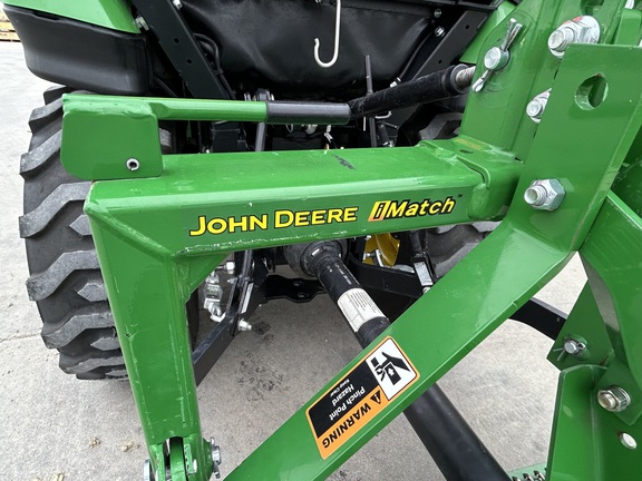 2019 John Deere 2025R Tractor Compact