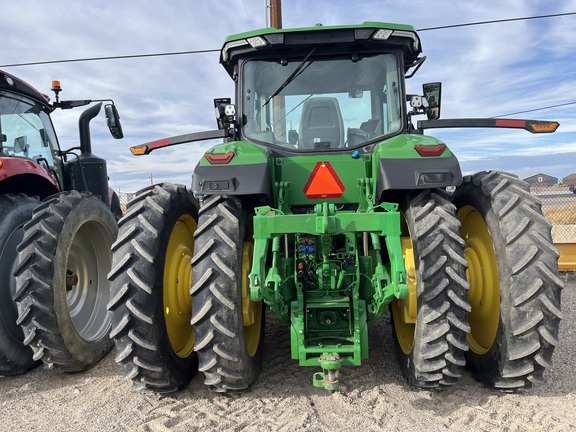 2022 John Deere 8R 250 Tractor