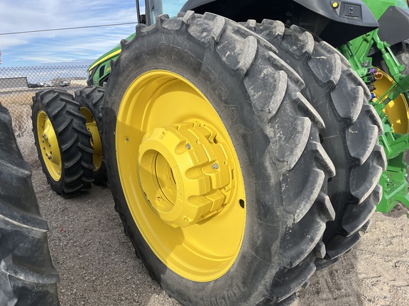 2022 John Deere 8R 250 Tractor