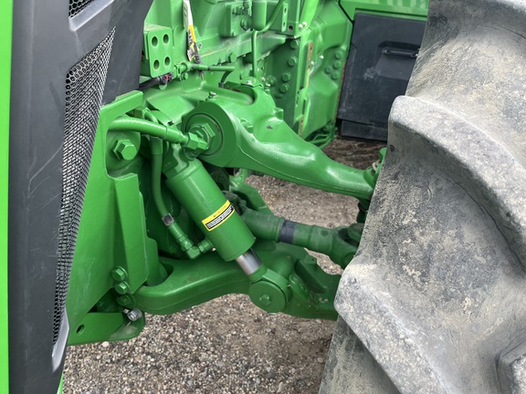2022 John Deere 8R 250 Tractor