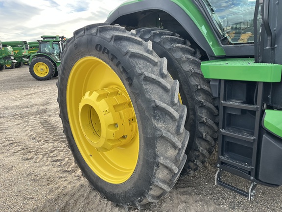 2022 John Deere 8R 250 Tractor