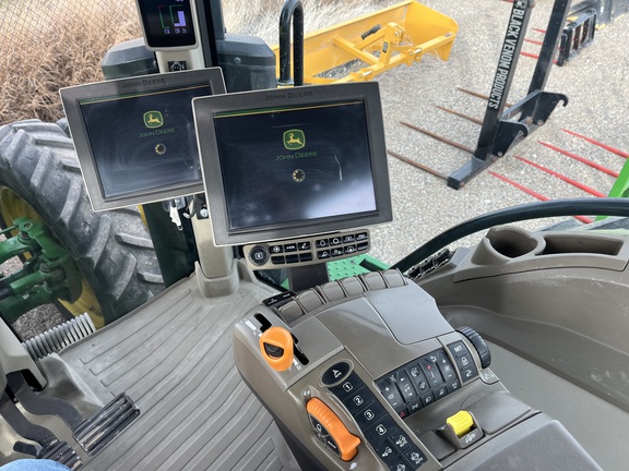 2022 John Deere 8R 250 Tractor