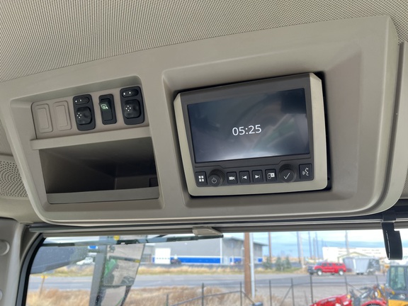 2022 John Deere 8R 250 Tractor