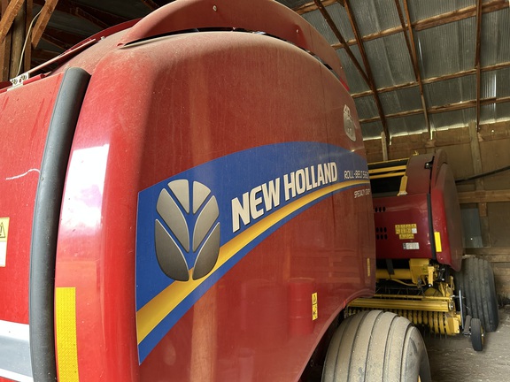 2015 New Holland Rollbelt 560 Baler/Round