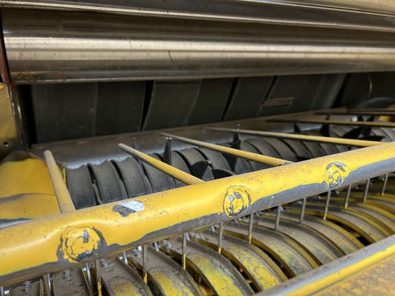 2015 New Holland Rollbelt 560 Baler/Round