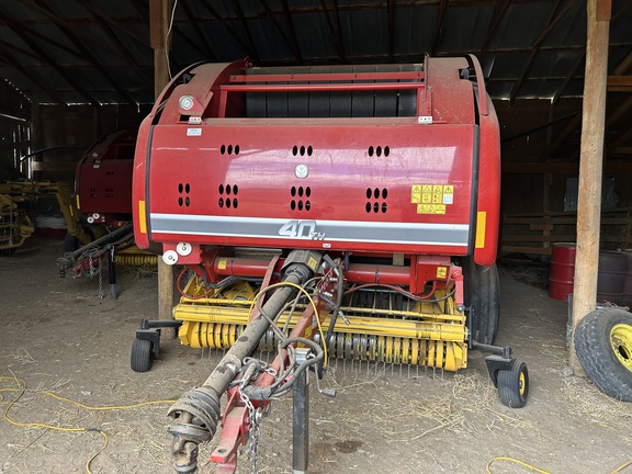 2015 New Holland Rollbelt 560 Baler/Round