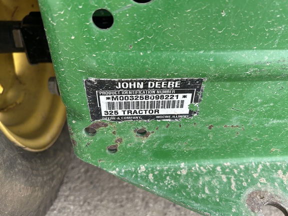 2001 John Deere 325 Garden Tractor