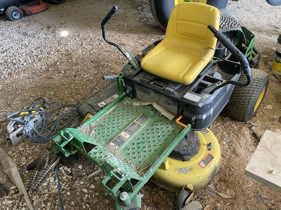 2016 John Deere Z335E Mower/Zero Turn