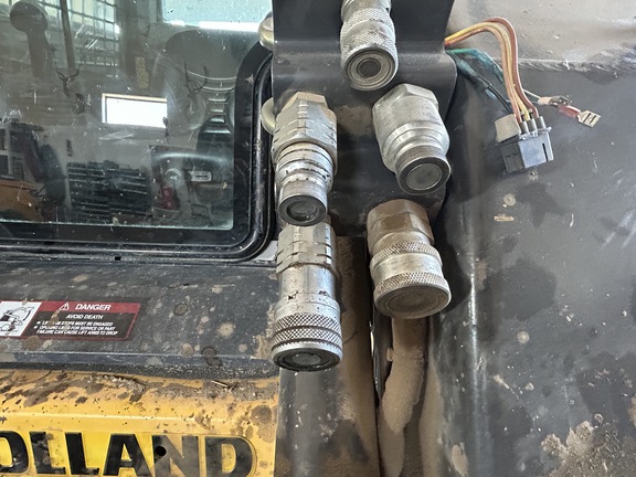 2008 New Holland L185 Skid Steer Loader