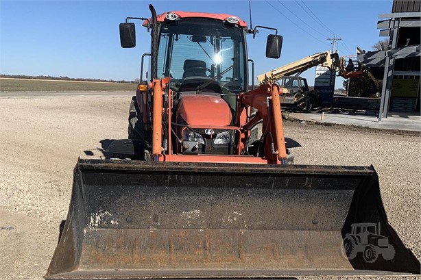 2008 Kubota M7040HDC Tractor