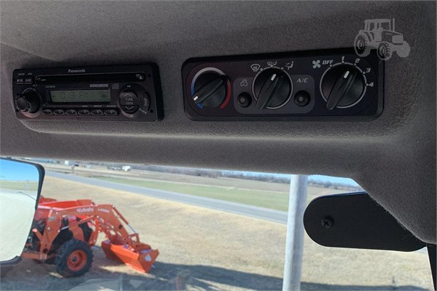 2008 Kubota M7040HDC Tractor