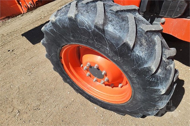 2015 Kubota M5-091 Tractor