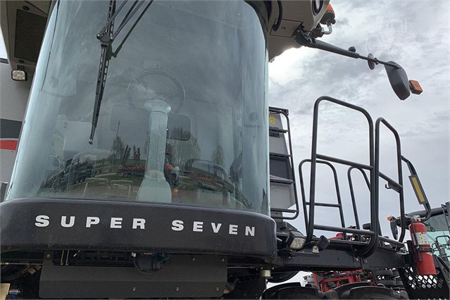 2013 Gleaner S77 Combine