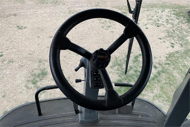 2013 Gleaner S77 Combine