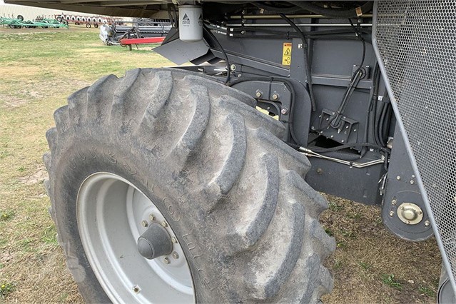 2013 Gleaner S77 Combine