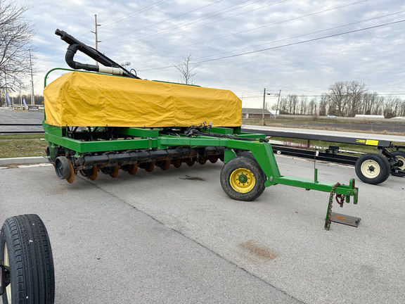 1999 John Deere 1560 Drill