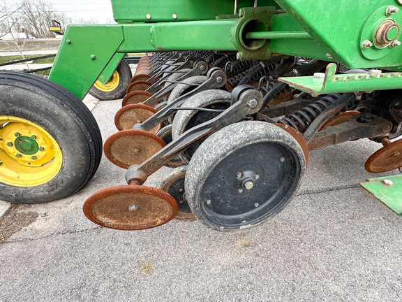 1999 John Deere 1560 Drill