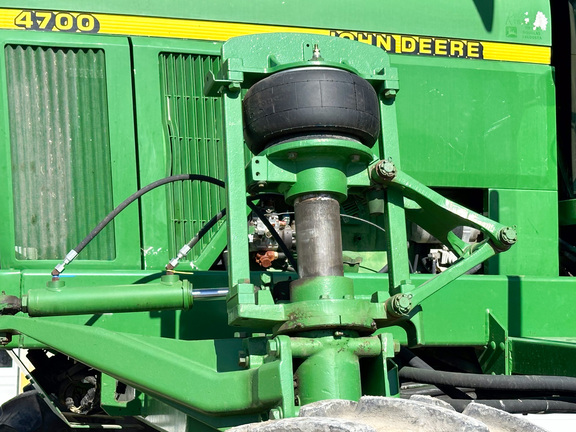 1997 John Deere 4700 Sprayer/High Clearance