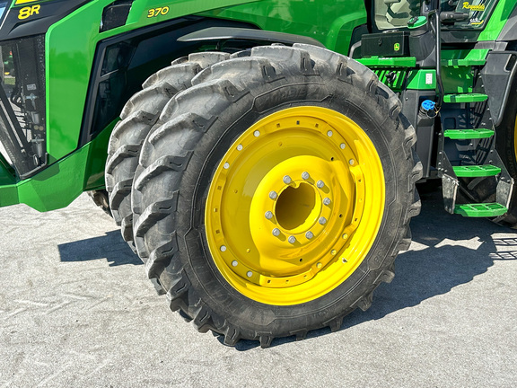 2023 John Deere 8R 370 Tractor