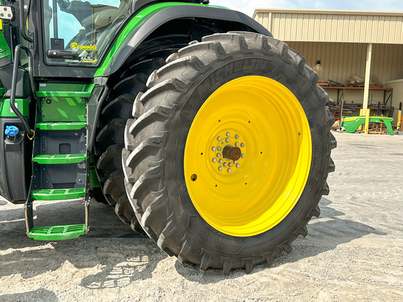 2023 John Deere 8R 370 Tractor