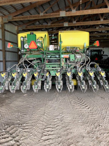 2022 John Deere DB60 Planter