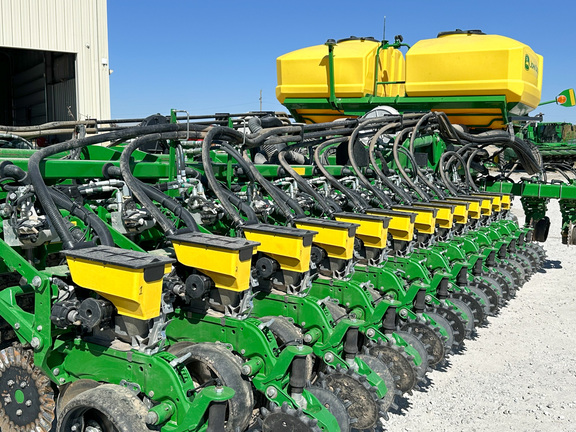 2022 John Deere DB60 Planter