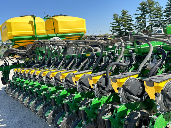 2022 John Deere DB60 Planter