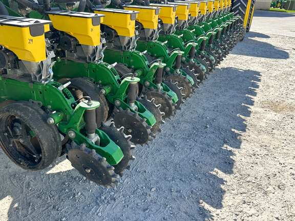 2022 John Deere DB60 Planter