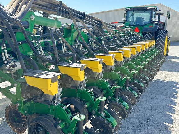 2022 John Deere DB60 Planter