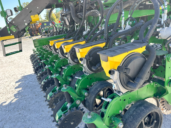 2022 John Deere DB60 Planter