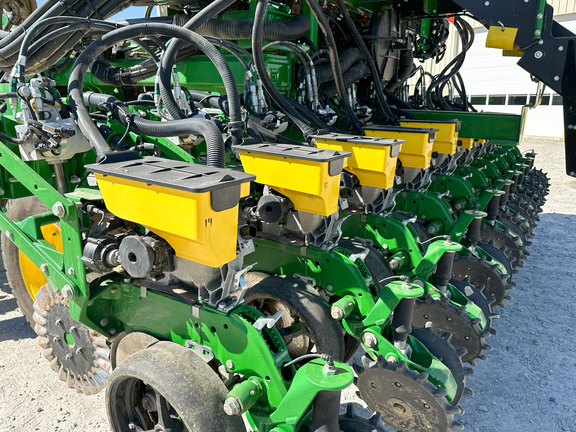 2022 John Deere DB60 Planter