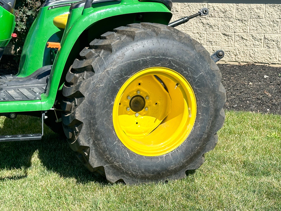 2023 John Deere 3032E Tractor Compact