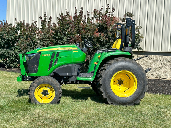 2023 John Deere 3032E Tractor Compact