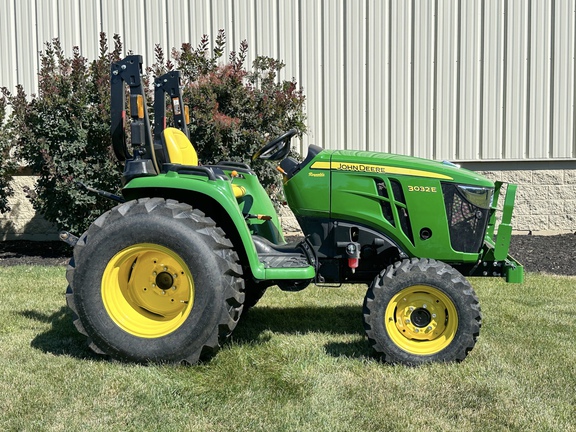 2023 John Deere 3032E Tractor Compact