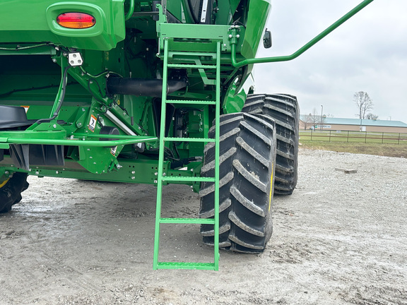 2024 John Deere S780 Combine