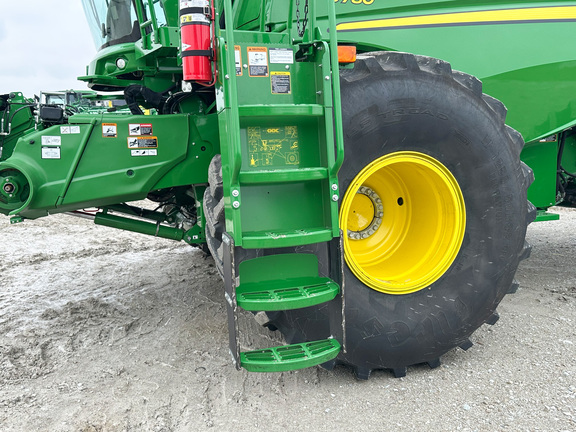 2024 John Deere S780 Combine