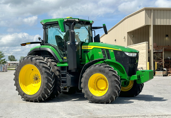 2023 John Deere 7R 230 Tractor