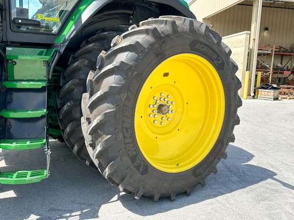 2023 John Deere 7R 230 Tractor