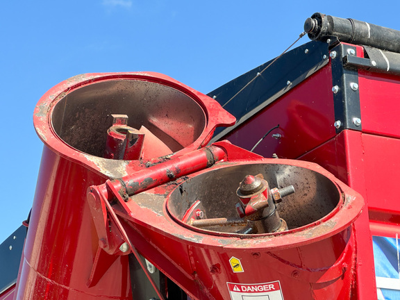 2021 J&M 812X Grain Cart