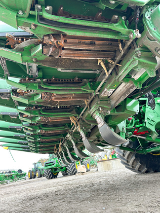 2022 John Deere C8R Header Corn Head