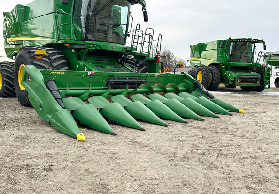 2022 John Deere C8R Header Corn Head