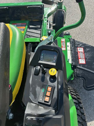 2023 John Deere Z545R Mower/Zero Turn