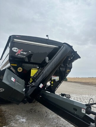 2020 J&M 1432 Grain Cart