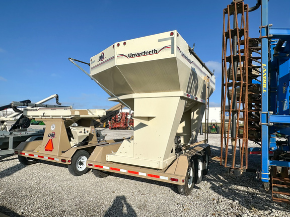 2014 Unverferth 3750XL Tender