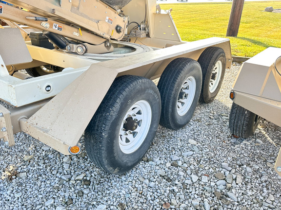 2014 Unverferth 3750XL Tender